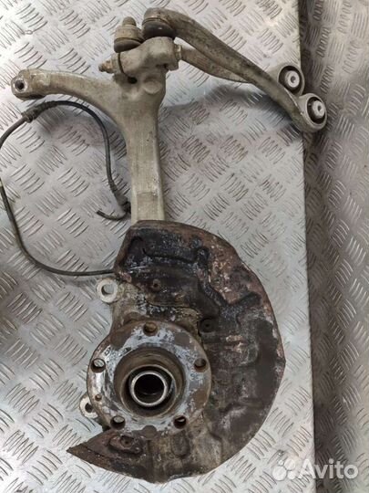 Кулак поворотный передний правый Audi A4 B7 (S4,RS