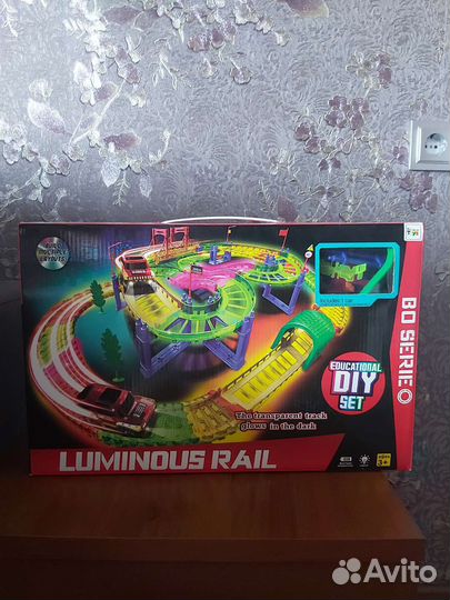 Игрушка трек светящийся в темноте