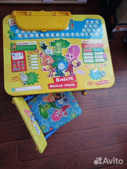 Детский стол и стул для школьника