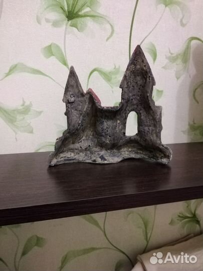 Замок в аквариум