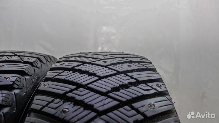 Goodyear UltraGrip Ice Arctic SUV 215/65 R17 99T
