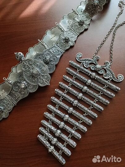 Национальный пояса с нагрудниками