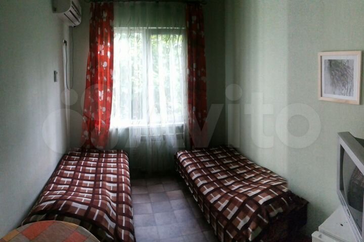 Комната 11 м² в 5-к., 2/2 эт.