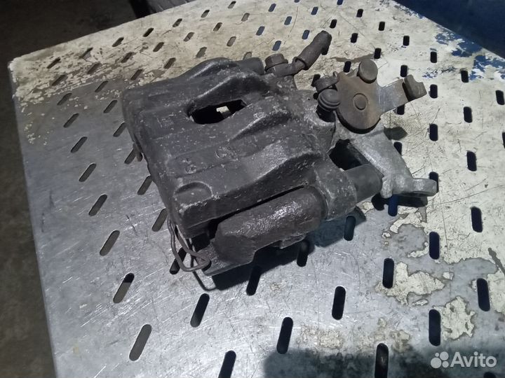 Суппорт задний правый Opel Vectra C