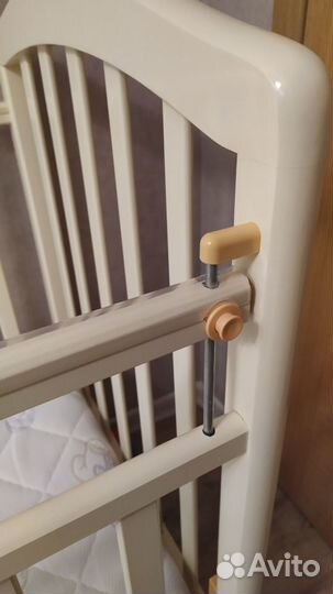 Кроватка из массива дерева