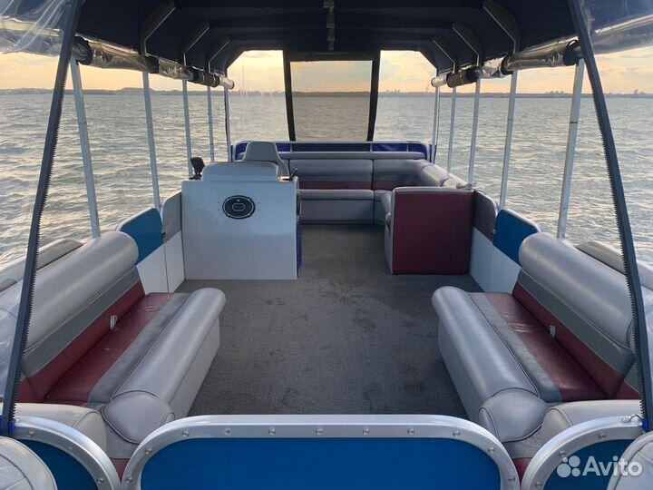 Катание на катере,прогулка по воде