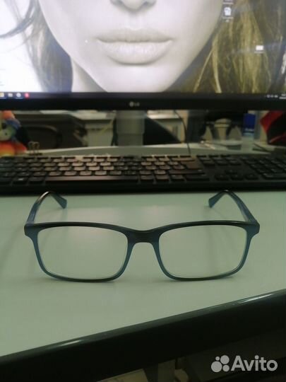 Продам оправу с чехлом Guess, очки