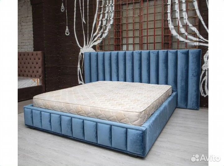 Кровать с панорамным изголовьем