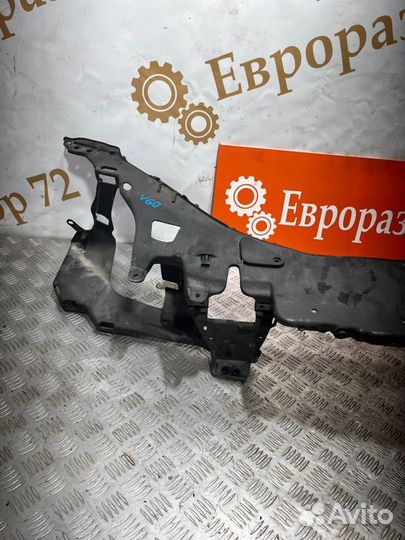 Рамка радиатора Volvo V60 FW48