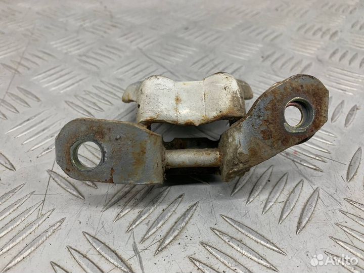 Б/У петля двери передний левый Mazda Demio DW3W B3