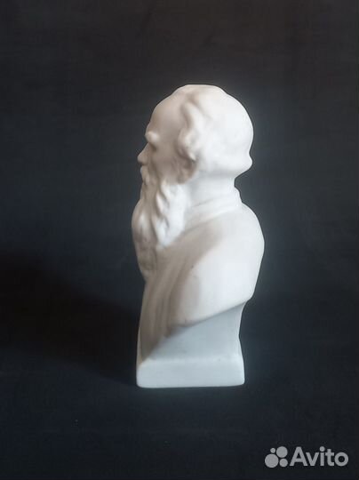 Бюст Лев Николаевич Толстой