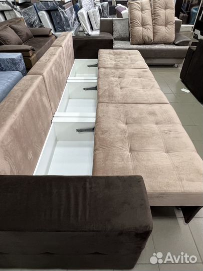 Диван вместительный