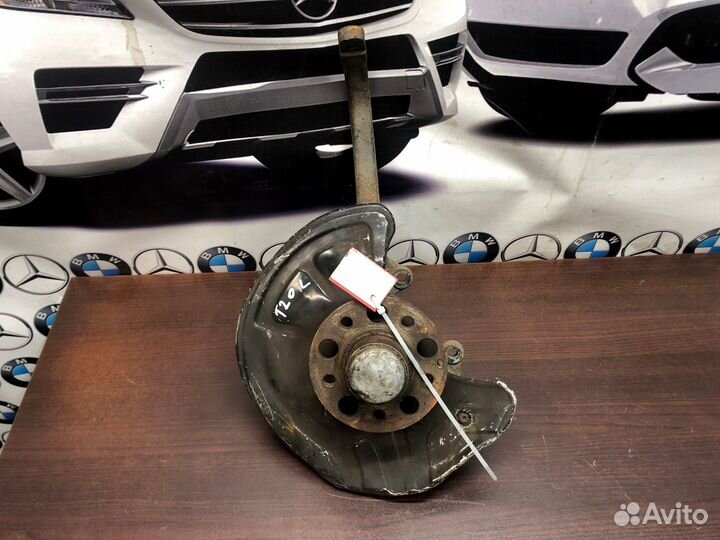 Кулак передний левый Mercedes W211