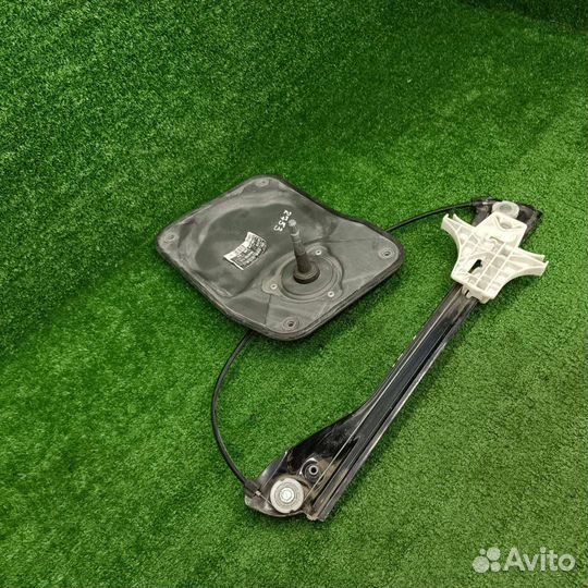 Стеклоподъемник задний левый Skoda Fabia 2 (5J)