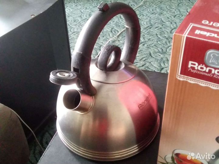 Продам 2 чайника со свистком
