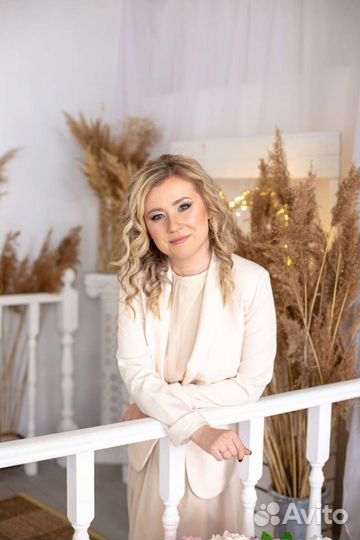 Ведущая выездных регистраций.Свадебный регистратор