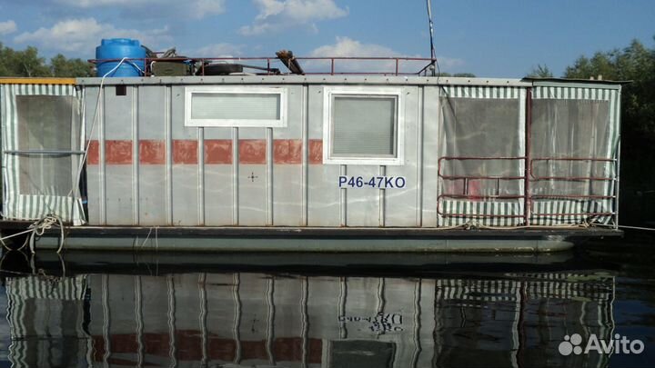 Хаусбот Плавучий дом