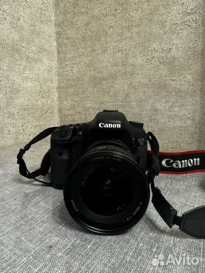 Зеркальный фотоаппарат canon eos 7D комплект