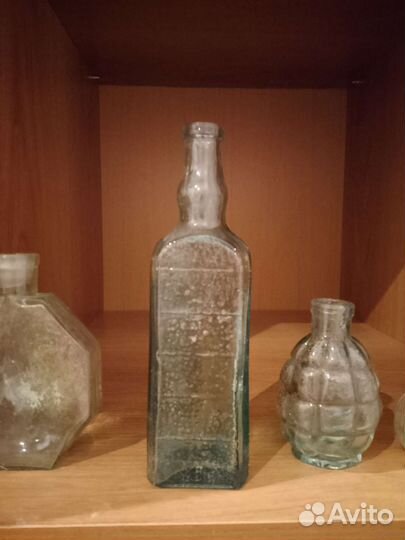 Старинные бутылочки и пробки