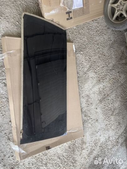 Окно боковое заднее правое Toyota Hiace H200