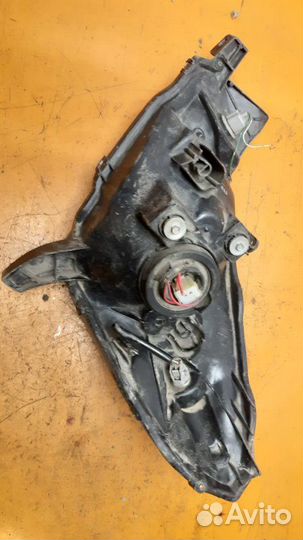 Фара правая Toyota Opa ZCT10 1zzfe