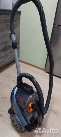 Безмешковый пылесос Philips FC8767