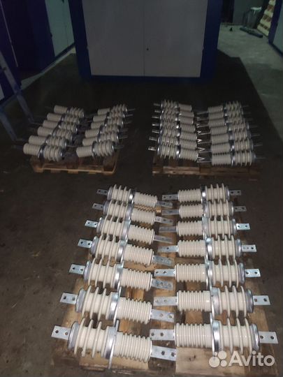 Изолятор проходной ипу-10/630-7,5 овал