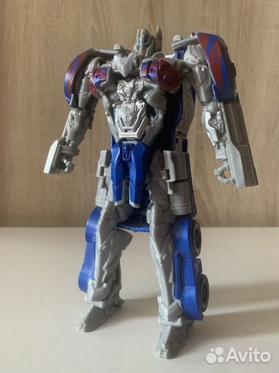 Трансформер Оптимус Прайм