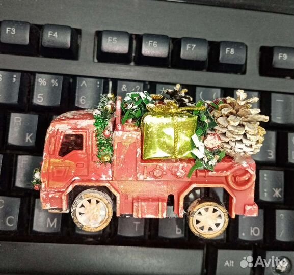 Грузовичок с подарками