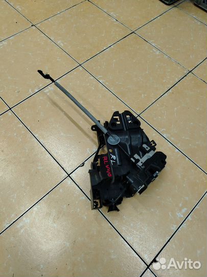 Замок задний левый в сборе Volvo v40сс 2017г