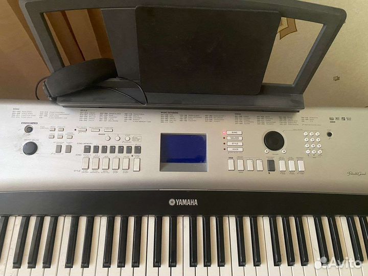 Цифровое пианино Синтезатор yamaha DGX-520