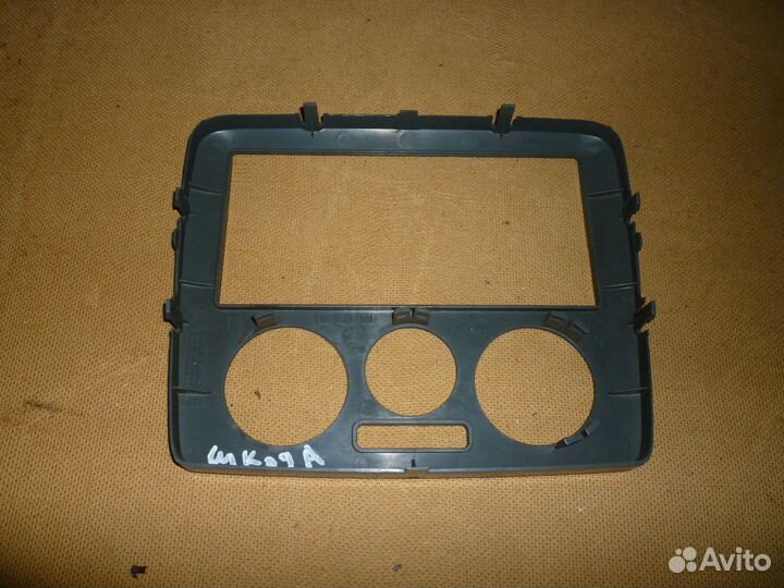 Рамка магнитолы в торпедо Skoda Octavia 1.6 aee