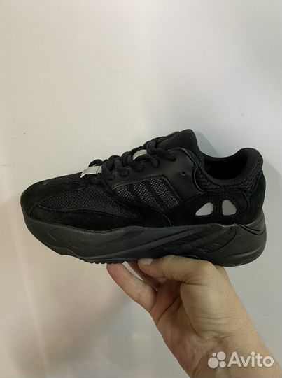 Кроссовки Adidas Yeezy Boost 700. 36,37 р