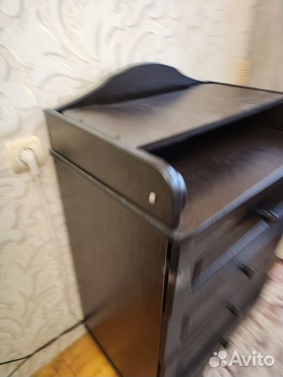 Камод (пелинальный) и кроватка.Всё вместе