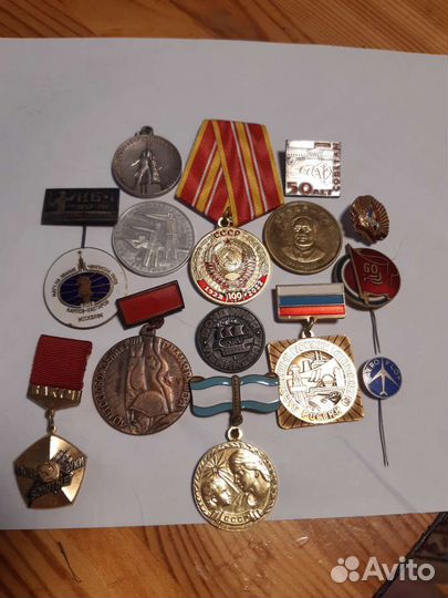 Значки и медальки, жетоны