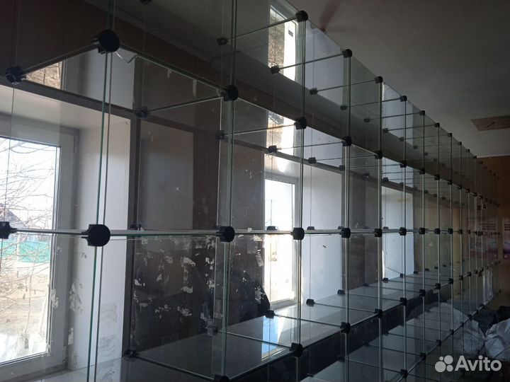 Стеллаж стеклянный