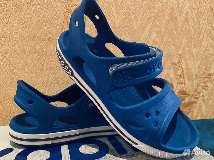 Сандалии crocs j1