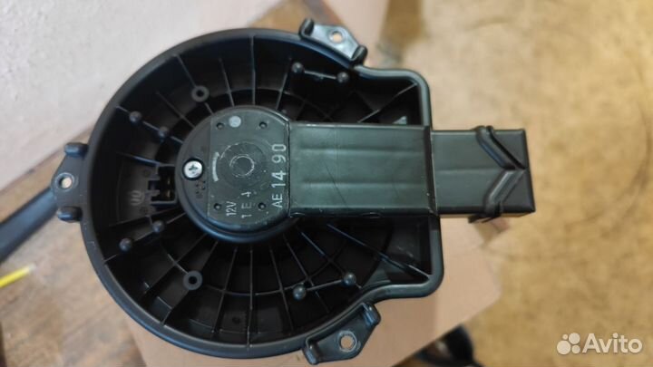 Вентилятор отопителя Suzuki 74150-61MA0