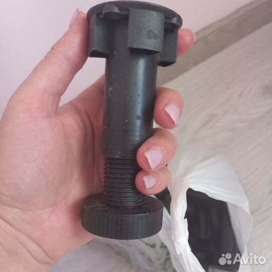 Регулируемые ножки для мебели