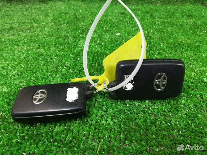 Ключ Toyota Avensis 3