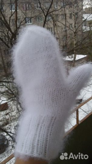 Варежки белые