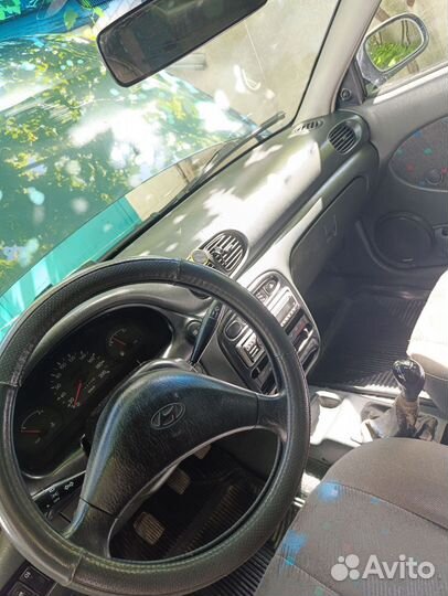 Hyundai Accent 1.3 МТ, 1998, битый, 256 500 км
