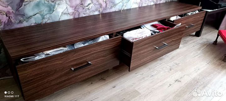 Тумба под телевизор и технику с полками