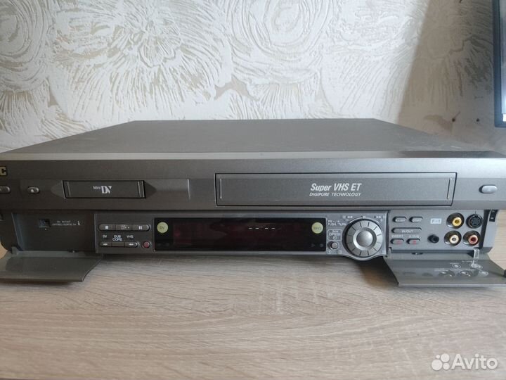 Винтажный видеомагнитофон JVC SR-VS30