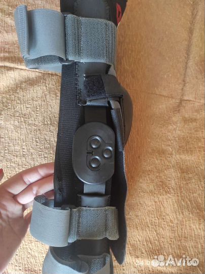 Брейсы Наколенник мото EVS SX series