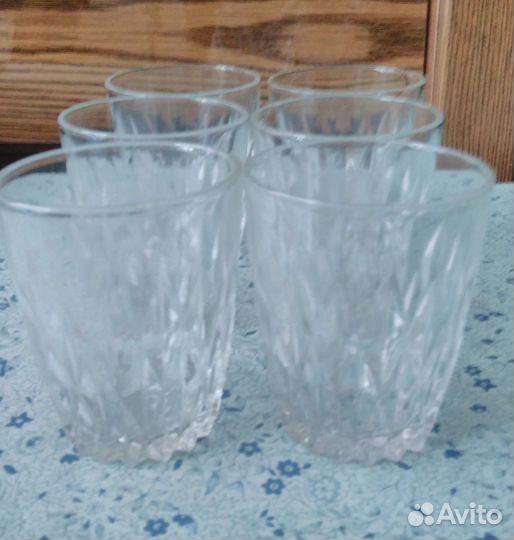 Тарелки и стаканы