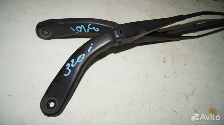 Поводок + щётка стеклоочистителя F комплект (правы