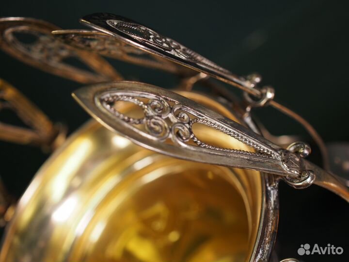 Антикварная серебренная икорница. Европа