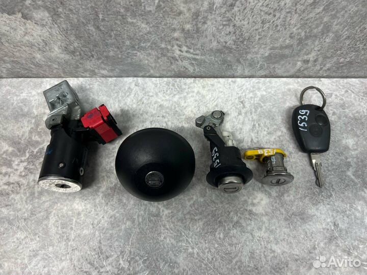 Замок зажигания Renault Sandero 2 2015 806010713R