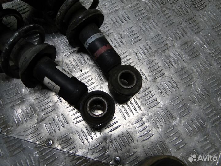 Амортизатор задний Toyota Prius 20 2007 1.5